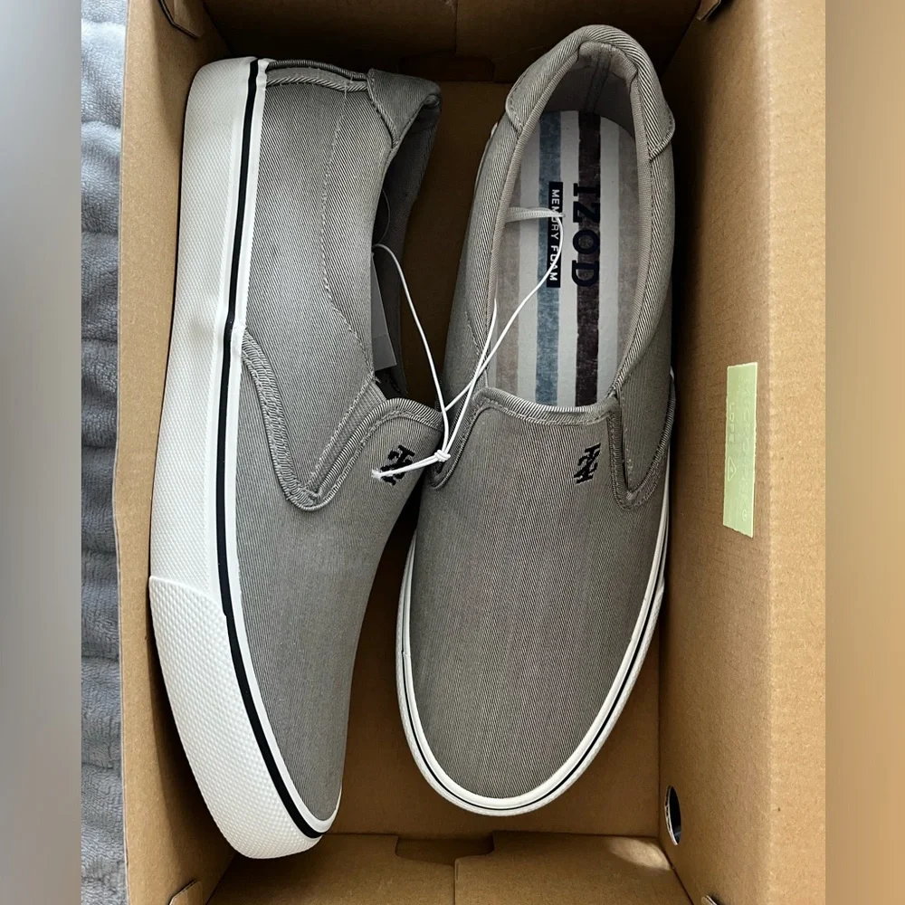 Izod Men's Canvas Slip On NWT and box